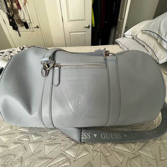 Guess Travel Bag - Picture 4 of 4
